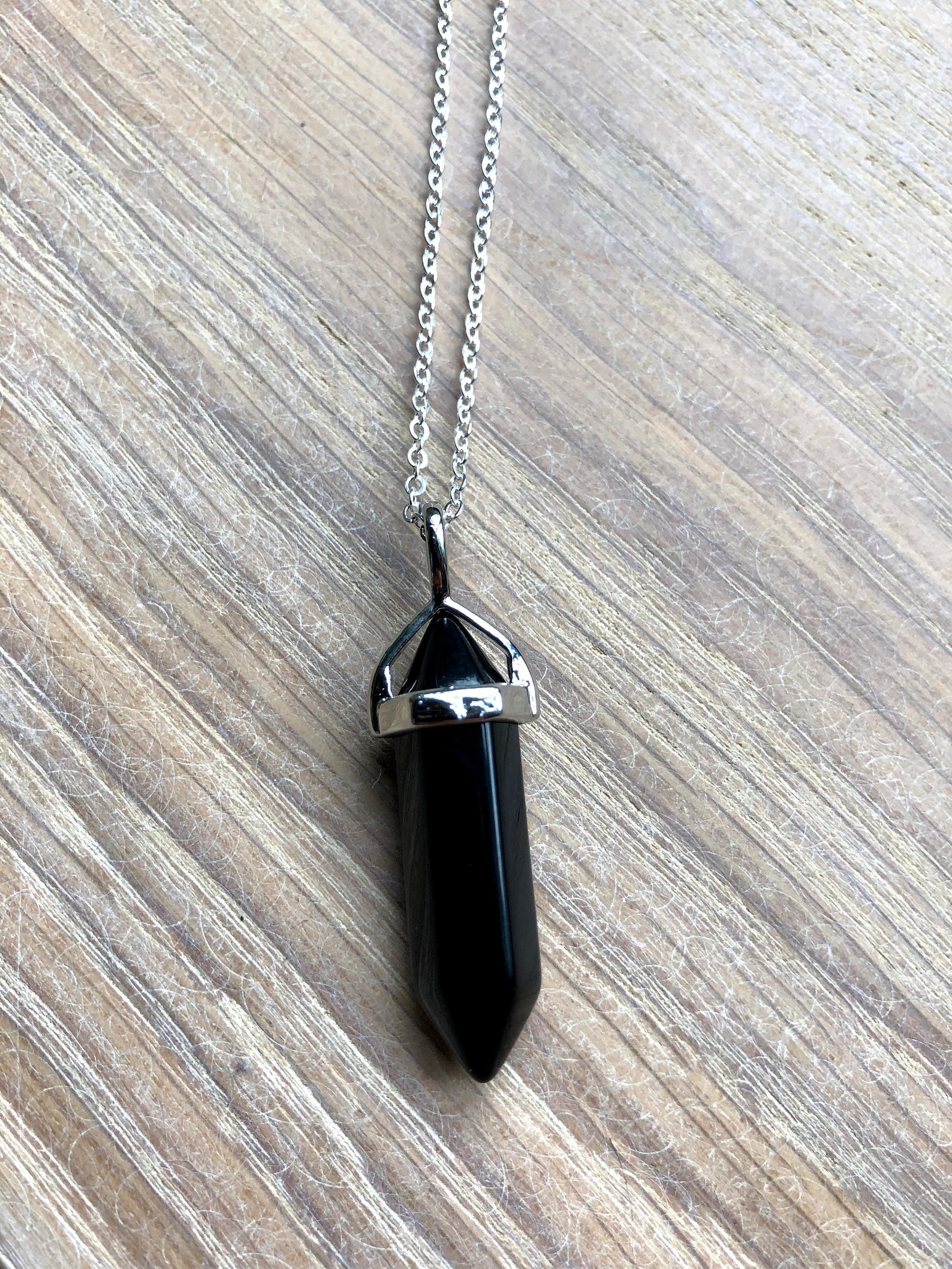 Collier Pendentif Amulette Cristal Naturel En Forme De Cigale - Perles