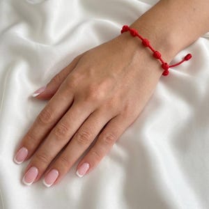 7 Knots Red String Bracelet, Kabbalah Bracelet, Good Luck Bracelet, Protection Bracelet, Red String of Fate Bracelet, Evil Eye Protection afbeelding 3