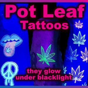 Może przedstawiać: Trzy tymczasowe tatuaże z wzorami świecącymi w ciemności. Tatuaże przedstawiają znak pokoju, język z liściem marihuany i liść marihuany. Tekst "Pot Leaf Tattoos" i "they glow under blacklight" jest widoczny na obrazku.