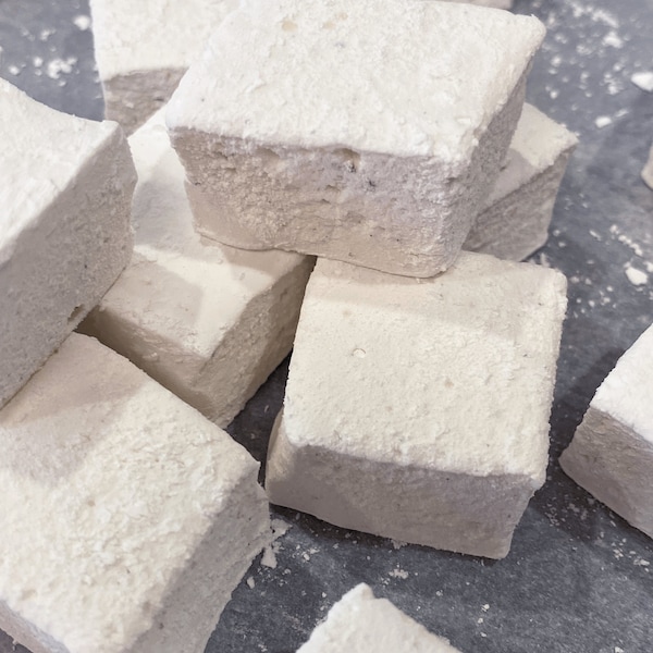 Vanilla Bean Marshmallows.  Gourmet Handcrafted Marshmallows. Great for Hot Chocolate, S'mores, Fondue. 1 Dozen