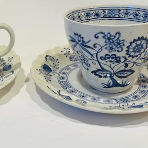 J&G Meakin 2 sets Blue Nordic Cups and Saucers English Ironstone Blue Onion