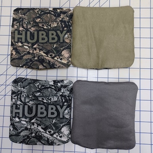 Ensemble de 4 sacs Cornhole imprimés « Hubby » style professionnel personnalisés double face remplis de résine