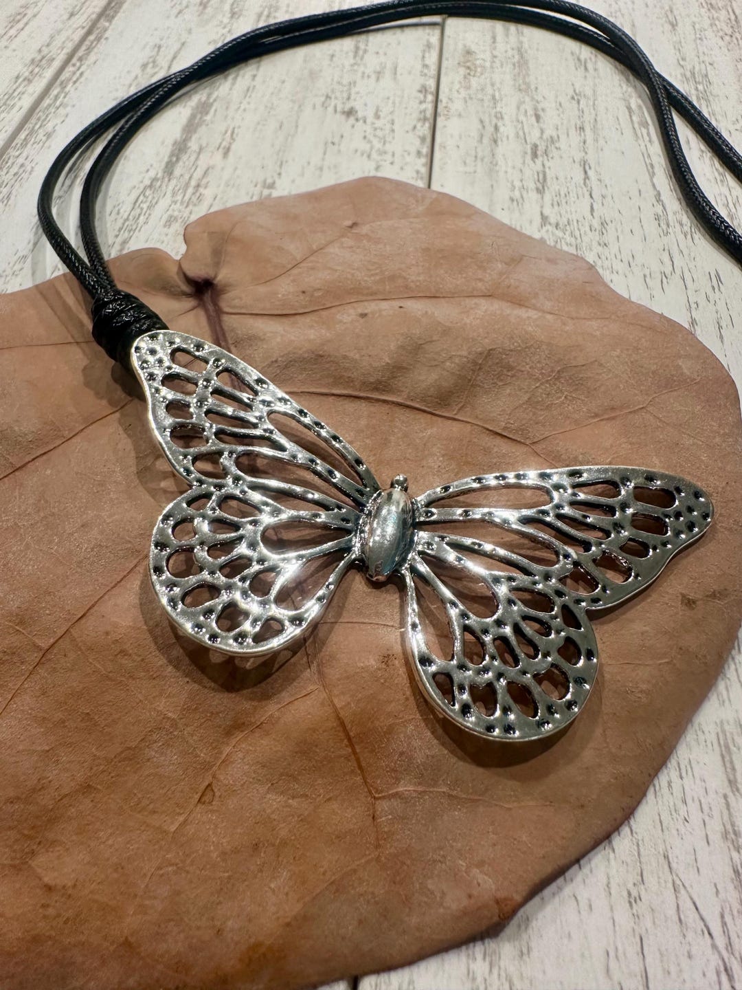 アクセサリー Bill Wall Leather Butterfly Pendant Bill Wall Leather