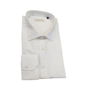 Classic mens stretch cotton shirt made to measure in Italy.