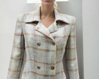 Tweedjacke, Bouclé-Jacke, Karojacke, Seidenjacke, elegante zweireihige Frühlingsjacke aus feinem Stoff.
