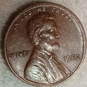 1982 error die crack Lincoln penny no mint mark struck off center DDO OCS double 2 error in date. RB circulated large date