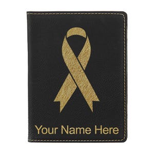 Portapasaporte LaserGram de piel sintética con lazo para concienciar sobre el cáncer. Incluye grabado personalizado.