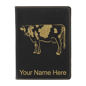 Portapasaporte LaserGram de piel sintética, diseño de vaca, con grabado personalizado incluido