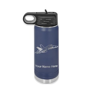 Puede incluir: Una botella de agua de acero inoxidable azul marino con tapa negra y asa de transporte. La botella tiene una imagen grabada con l&aacute;ser de un avi&oacute;n de combate y el texto "Your Name Here".