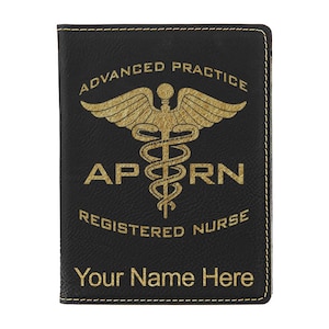 Portapasaporte LaserGram de piel sintética, para enfermeros registrados de práctica avanzada (APRN), con grabado personalizado incluido.