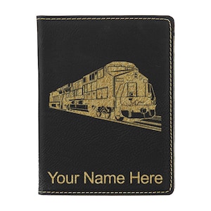 Portapasaporte LaserGram de piel sintética, diseño de tren de carga, con grabado personalizado incluido