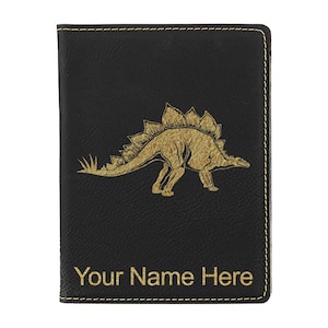 Funda para pasaporte LaserGram de piel sintética, diseño de dinosaurio estegosaurio (con grabado personalizado incluido)