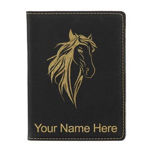 Portapasaporte LaserGram de piel sintética, diseño de cabeza de caballo 3, con grabado personalizado incluido