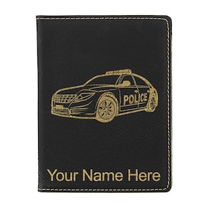 Portapasaporte LaserGram de piel sintética, con diseño de coche de policía y grabado personalizado incluido