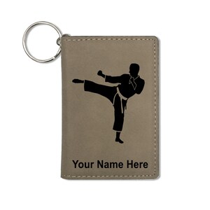 Monedero del titular de la identificación, hombre de karate, grabado personalizado incluido
