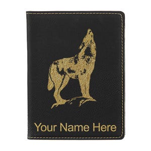 Funda para pasaporte LaserGram de piel sintética con diseño de lobo aullando (grabado personalizado incluido)