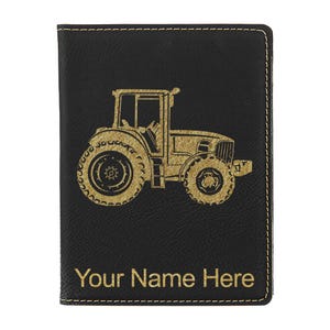 Portapasaporte LaserGram de piel sintética, diseño de tractor agrícola, con grabado personalizado incluido