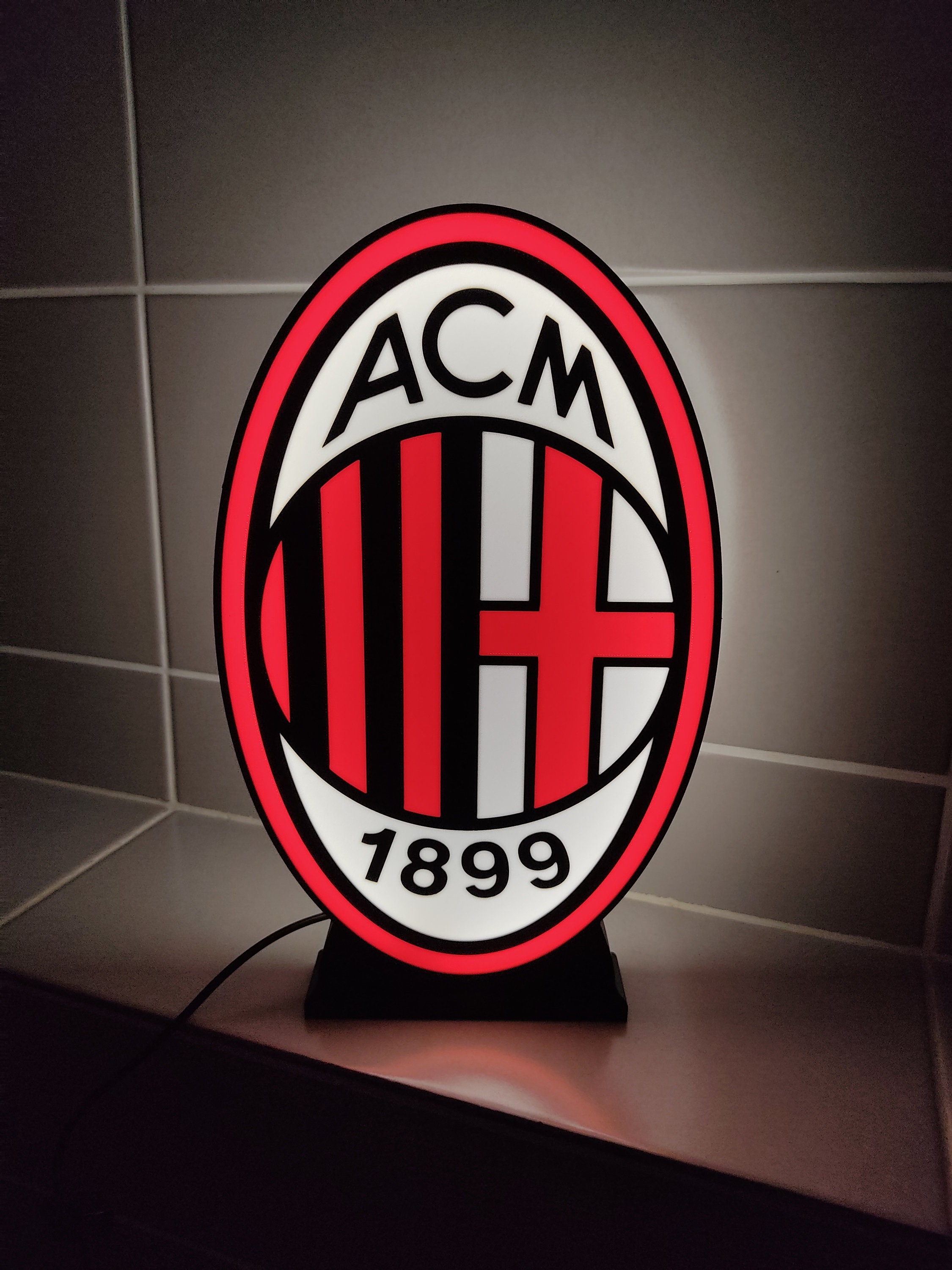 Superbe cadeau de naissance - la lampe bébé foot Milan AC