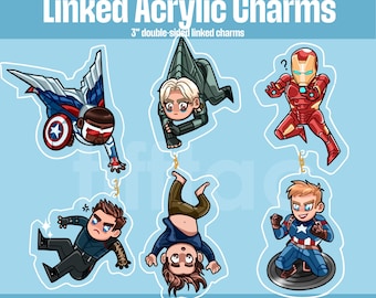 Può includere: Sei ciondoli in acrilico collegati a doppia faccia con versioni a cartoni animati dei personaggi Marvel. I ciondoli includono Capitan America, Iron Man, Soldato d'Inverno e altri. Il testo "Linked Acrylic Charms" e "3" double-sided linked charms" è visualizzato in alto.