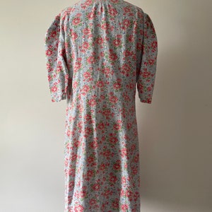 True vintage 1940s flour sack cotton house dress, puff shoulders Spring floral print dress, cottage core dress, pastel, M image 4