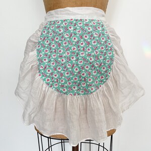 Vintage 1940s hostess apron, pin up girl summer apron, white tissue cotton & mint green floral print, XS/S image 7