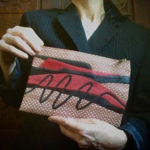 Vintage 80s small woven clutch, black & red handbag New Wave bag with leather appliqués, 1980s vibes image 7