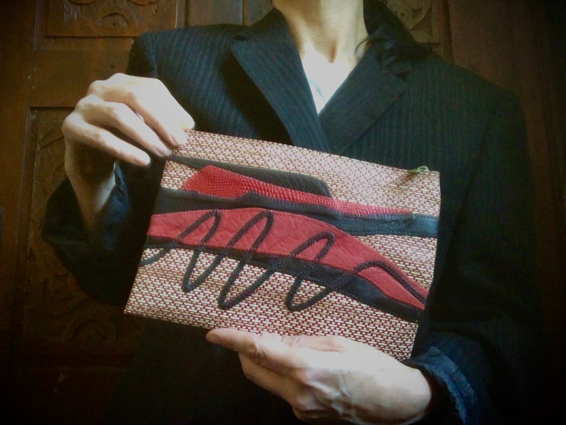 Vintage 80s small woven clutch, black & red handbag New Wave bag with leather appliqués, 1980s vibes image 7