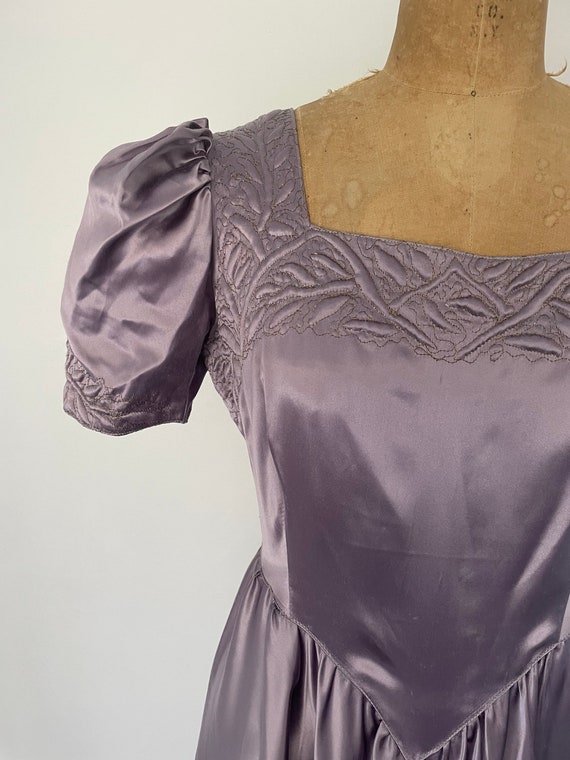 True vintage 1940’s lavender satin full length ev… - image 4