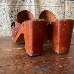 Authentic vintage 1970s wooden platform clogs 70s leather heels, Brazil, boho, hippie, marked 9M, fits 8.5M image 8