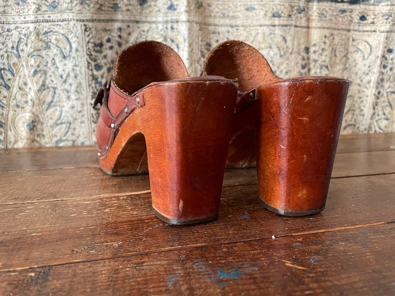 Authentic vintage 1970s wooden platform clogs 70s leather heels, Brazil, boho, hippie, marked 9M, fits 8.5M image 8