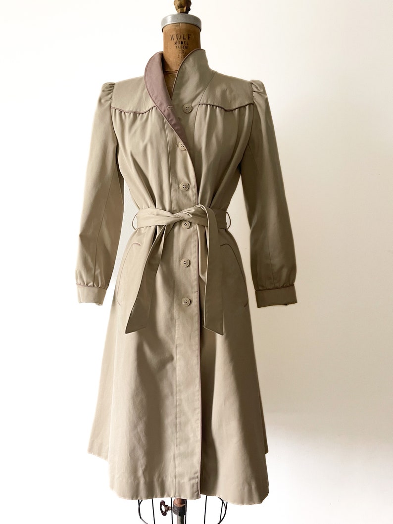 Vintage early 80s J. Gallery light tan & mauve trench coat khaki Spring jacket, belted trench coat, XS/S image 3