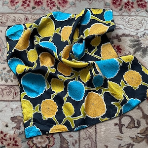 Vintage ‘60s ‘70s graphic floral print silk scarf | summer hair scarf, turquoise flowers