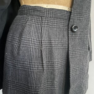Vintage early 80s SASSON suit , 1980s secretary vibes, Academia aesthetic gray & black wool glen plaid skirt and blazer, S zdjęcie 3