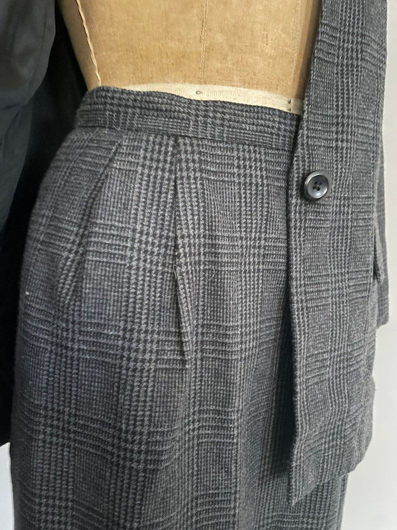 Vintage early 80s SASSON suit , 1980s secretary vibes, Academia aesthetic gray & black wool glen plaid skirt and blazer, S zdjęcie 3