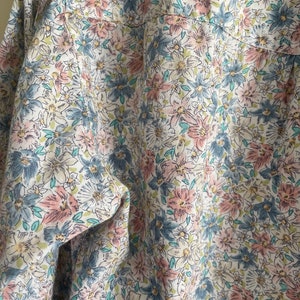 Vintage 80s 90s LIZSPORT floral print cotton blouse pretty summer top, Liz Claiborne shirt, gathered shoulders, petite L image 8