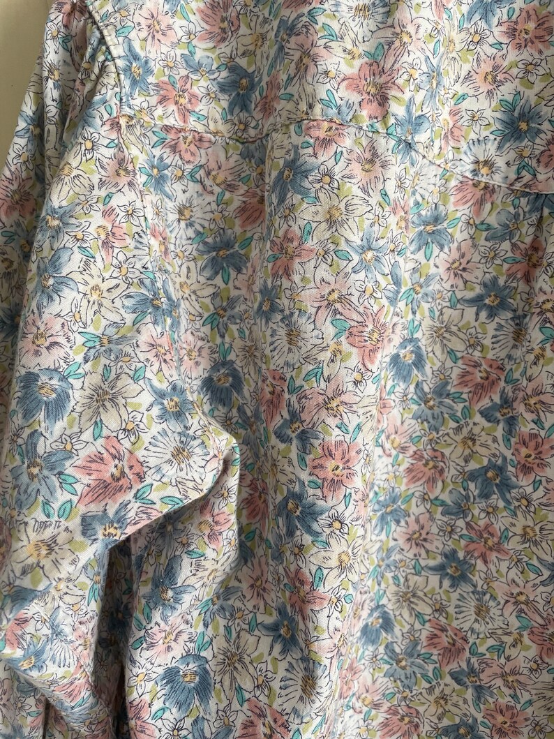 Vintage 80s 90s LIZSPORT floral print cotton blouse pretty summer top, Liz Claiborne shirt, gathered shoulders, petite L image 8