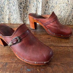Authentic vintage 1970s wooden platform clogs 70s leather heels, Brazil, boho, hippie, marked 9M, fits 8.5M image 3