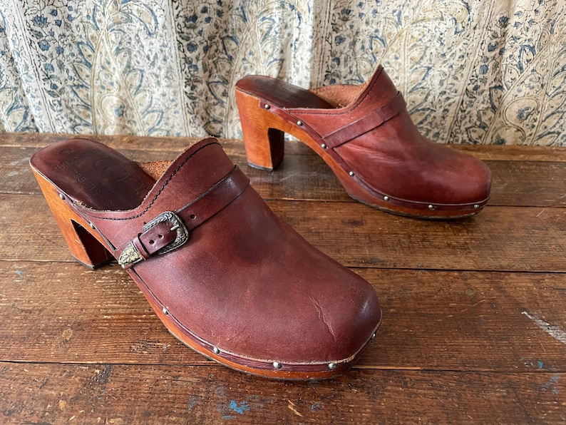 Authentic vintage 1970s wooden platform clogs 70s leather heels, Brazil, boho, hippie, marked 9M, fits 8.5M image 3