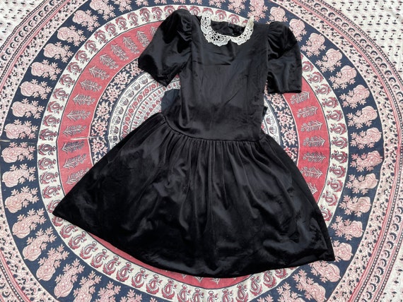 Vintage ‘80s ‘90s black velvet dress, puff sleeve… - image 2