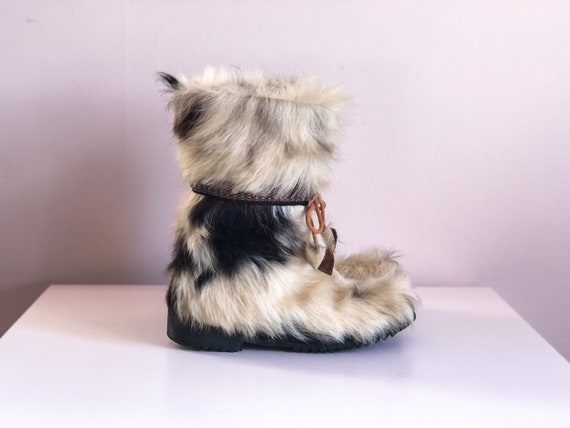 Vintage 1960s ‘70s cream & brown goat fur boots |… - image 5