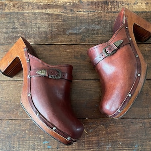 Authentic vintage 1970s wooden platform clogs 70s leather heels, Brazil, boho, hippie, marked 9M, fits 8.5M image 2