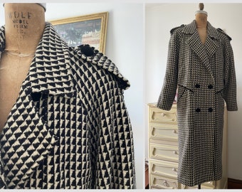 Vintage ‘80s - early ‘90s black & white houndstooth coat | dramatic shoulders, vintage wool coat, M/L