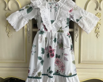 Vintage cotton floral print children’s dress | garden floral, eyelet trim, Spring dress, Easter dress, girls @ 4 5 6