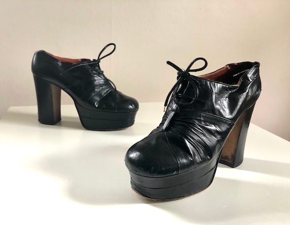 Vintage 1970s black leather platform shoes | 70s h
