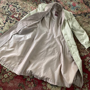 Vintage early 80s J. Gallery light tan & mauve trench coat khaki Spring jacket, belted trench coat, XS/S image 8