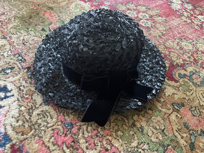 Vintage 1940s black straw boater hat with velvet bow natural woven hat, brim hat, XS 21 image 2
