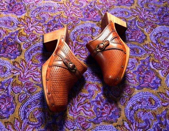 Vintage 1970s dead stock cognac leather hippie clo