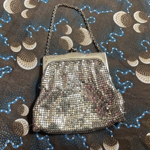 Vintage Whiting & Davis silver mesh bag metal frame with kiss lock, some scuffing, flapper costume, celestial vibes, Halloween, Deco image 8