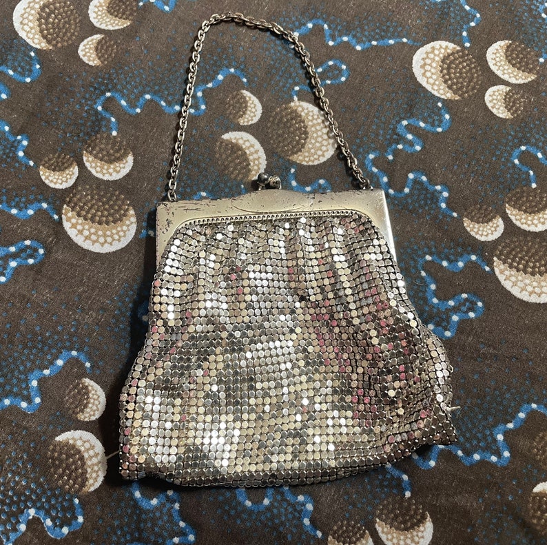 Vintage Whiting & Davis silver mesh bag metal frame with kiss lock, some scuffing, flapper costume, celestial vibes, Halloween, Deco image 8
