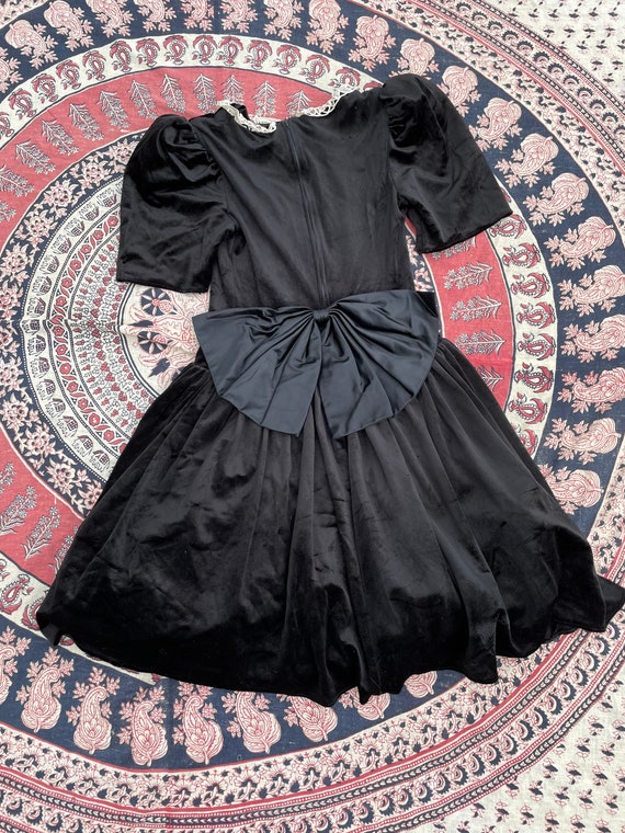 Vintage ‘80s ‘90s black velvet dress, puff sleeve… - image 7